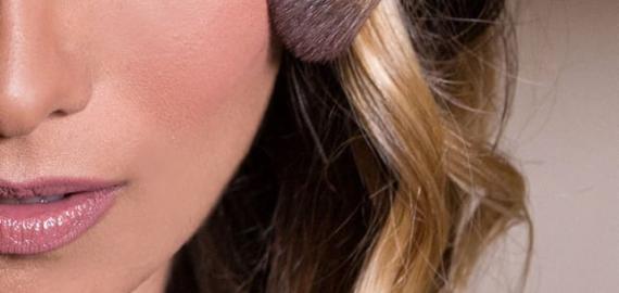 Come applicare il blush in base alla forma del viso